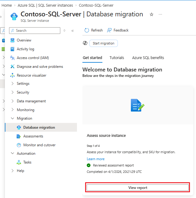 Screenshot, der den Datenbankmigrationsbereich für die SQL Server-Instanz im Azure-Portal mit hervorgehobener Option „Bericht anzeigen“ zeigt.